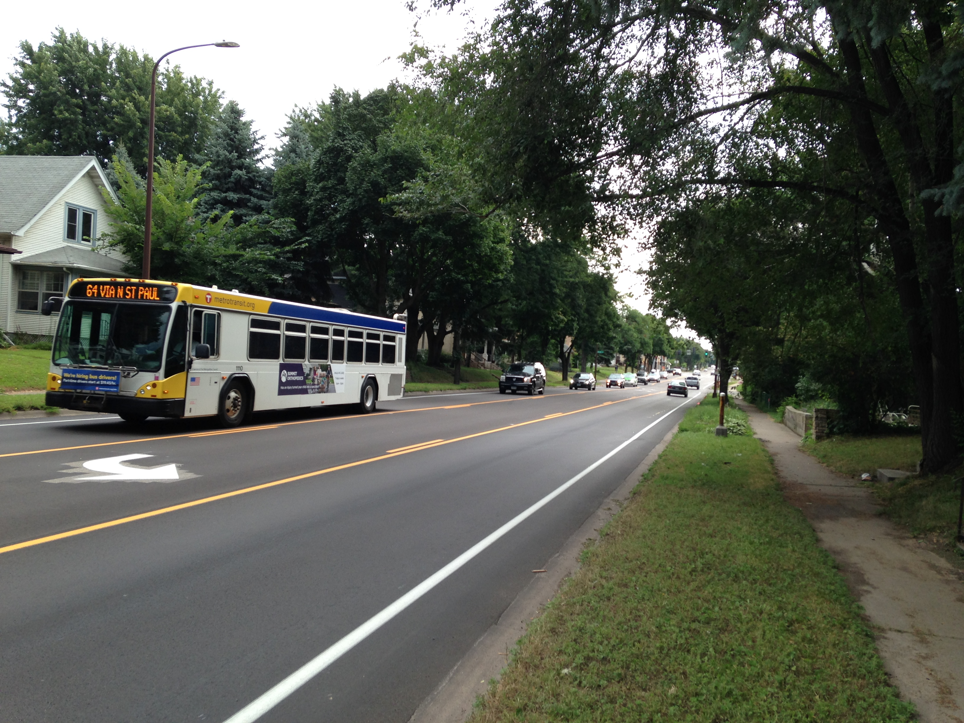 Example of a road that prioritizes green space
